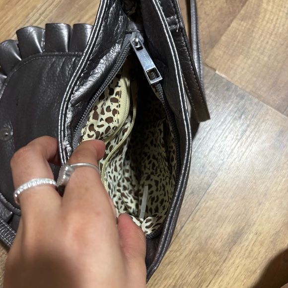 Chic Black Rose Crossbody Bag - Picture 3 of 4